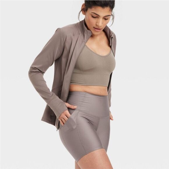 All in motion Effortless Support Women's High-Waisted pocket Bike Shorts size L - Picture 5 of 5